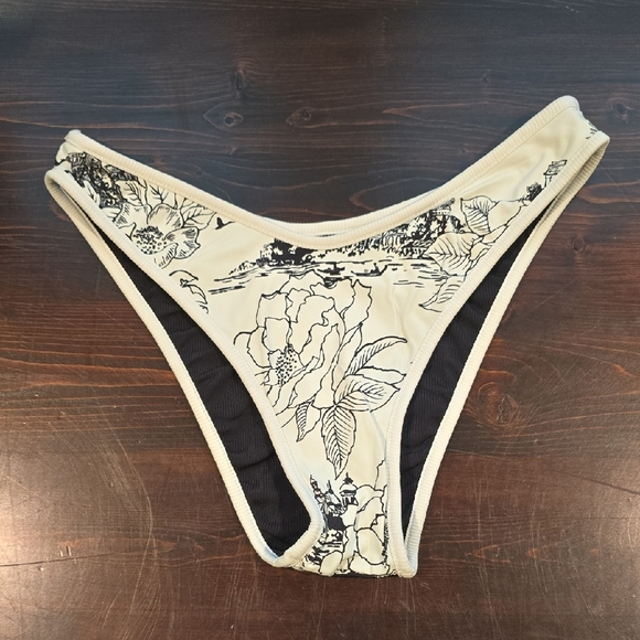 Maaji Black And White Bikini Bottoms Reverable - Picture 1 of 4